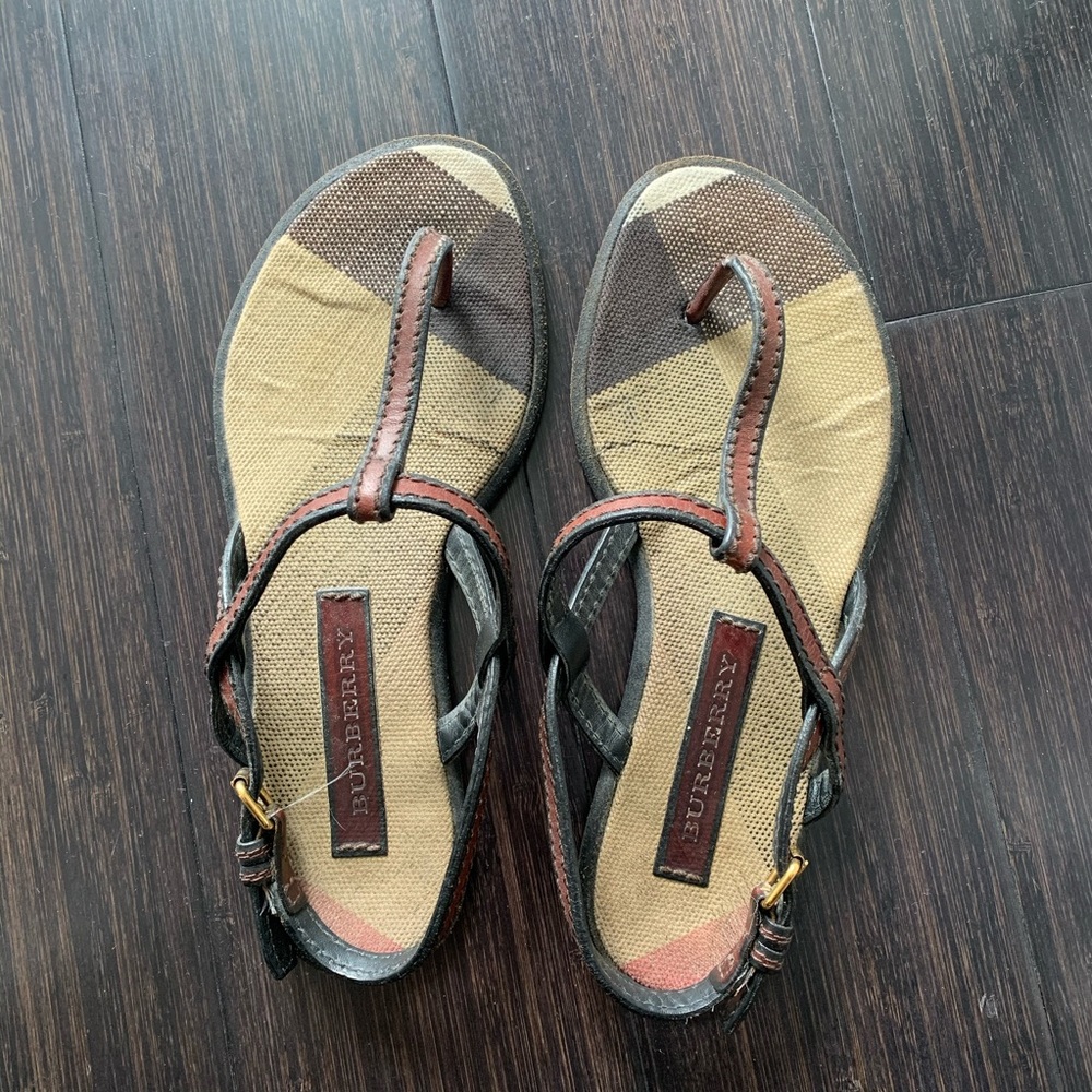 ✨Burberry Thong Sandals 💕💕